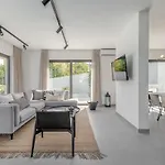 Juliet Villa *