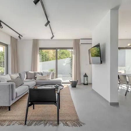 Juliet Villa *