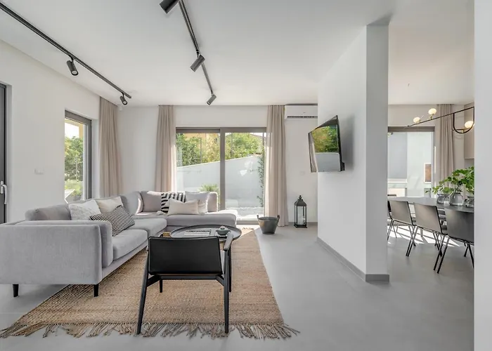 Juliet Villa *