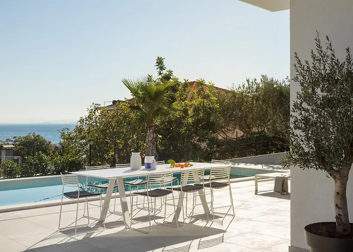 Juliet Villa *