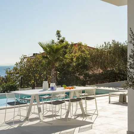 Juliet Villa *